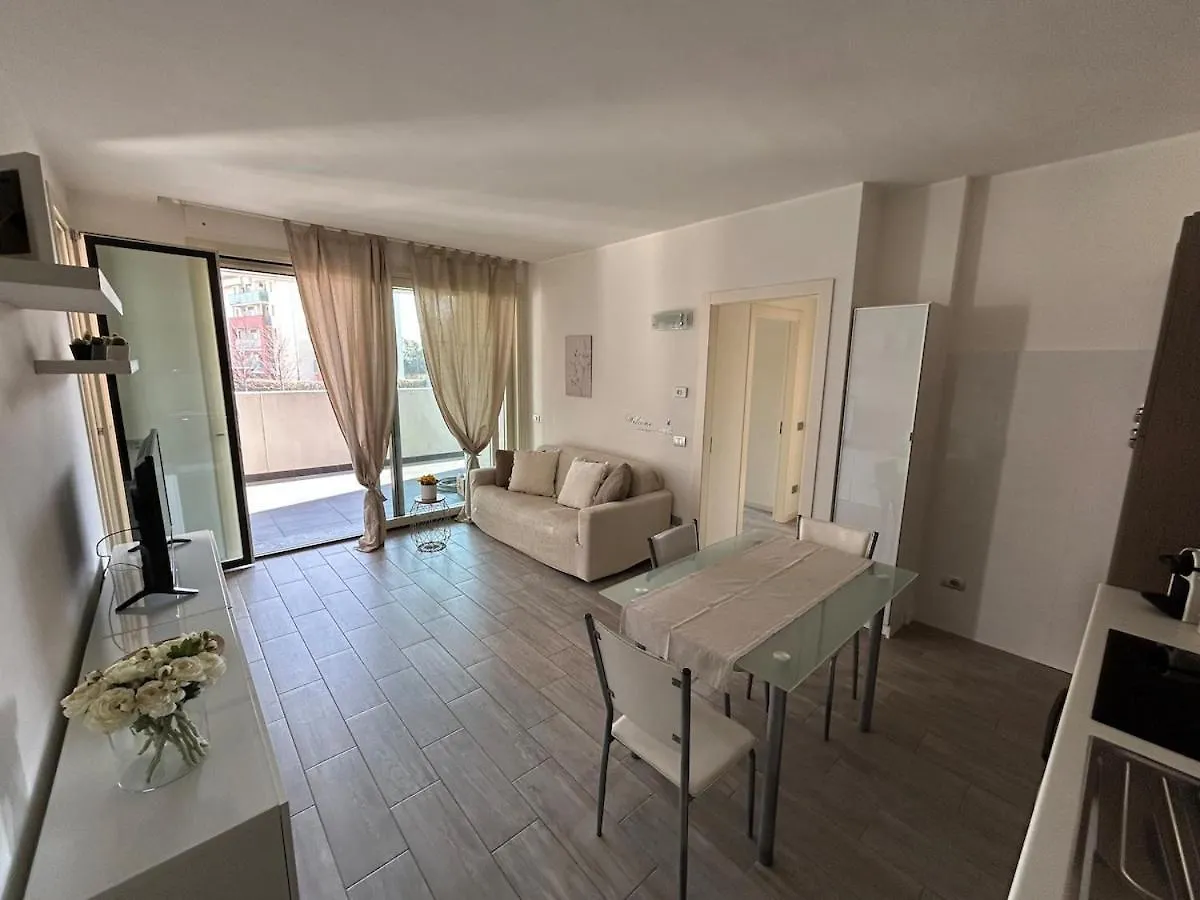 Bilocale Lissone - Stazione Apartment 0*,  Italy